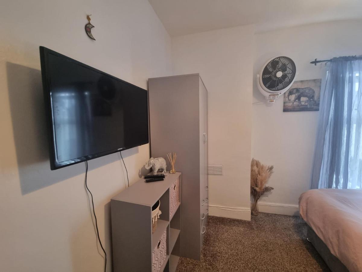 Private Room In 卡迪夫 外观 照片